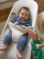Șezlong pentru bebeluși BabyBjorn Bliss Light Beige (006187A) imaginea #2 — magazin online Desire.md