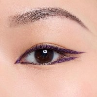 Creion pentru ochi Yves Saint Laurent Lines Liberated 14 Magrnetic Purple imaginea #3 — magazin online Desire.md