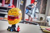 Set de construcție Lego Editions: Scuderia Ferrari HP Lewis Hamilton Helmet (43022) imaginea #3 — magazin online Desire.md