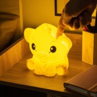 Lampă de veghe Paladone Simba SquishyGlo (PP14463LK) imaginea #2 — magazin online Desire.md