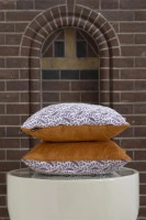 Fața de pernă Moooi Woodblock Beetle 50x50 Mauve (327923) imaginea #2 — magazin online Desire.md