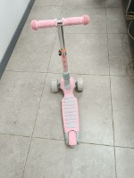 Trotinetă 4Play Multi Pink Marfa depreciata imaginea #2 — magazin online Desire.md