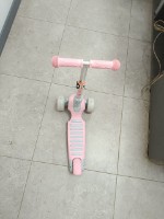 Trotinetă 4Play Multi Pink Marfa depreciata imaginea #3 — magazin online Desire.md