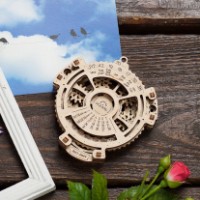3D-puzzle UGears Mini Date Navigator 2.0 imaginea #4 — magazin online Desire.md