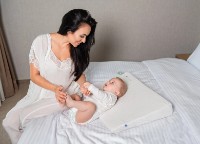 Pernă pentru bebeluși Kikka Boo Airknit Cot Wedge Grey (KB.231778) imaginea #2 — magazin online Desire.md