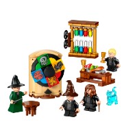 Set de construcție Lego Harry Potter: Hogwarts Castle: Sorting Hat Ceremony (76460)