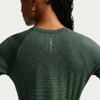 Tricou de dame Nike Swift Aero-Fit Black/Light Green Spark, s.M imaginea #5 — magazin online Desire.md