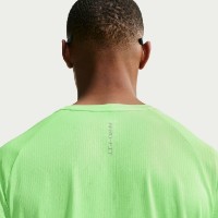 Tricou bărbătesc Nike Stride Aero-Fit Volt/Light Silver, s.M imaginea #6 — magazin online Desire.md