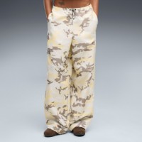 Pantaloni spotivi de dame Puma Street Glam Relaxed Camo Woven Buttercream/Aop, s.L imaginea #3 — magazin online Desire.md