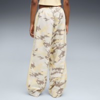 Pantaloni spotivi de dame Puma Street Glam Relaxed Camo Woven Buttercream/Aop, s.L imaginea #4 — magazin online Desire.md