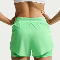 Pantaloni scurți dame Nike Swift Dri-FIT 2-in-1 Illusion Green/Reflective Silver, s.L imaginea #5 — magazin online Desire.md