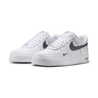 Ghete pentru bărbați Nike Air Force 1 07 White/Fir/Cool Grey, s.42.5 imaginea #1 — magazin online Desire.md