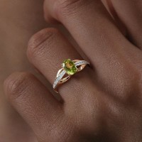 Inel din aur cu crizolit și zirconii Diamant 9155004897178 s.16 1,49g imaginea #3 — magazin online Desire.md