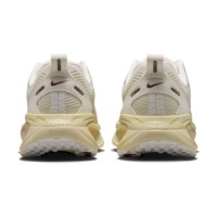 Adidași pentru dame Nike Vomero 18 Sail/Light Khaki/Filbert/Metallic Gold Grain, s.37.5 imaginea #5 — magazin online Desire.md