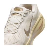 Adidași pentru dame Nike Vomero 18 Sail/Light Khaki/Filbert/Metallic Gold Grain, s.40 imaginea #6 — magazin online Desire.md