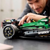 Set de construcție Lego Technic: Aston Martin Aramco AMR25 F1 (42240) imaginea #3 — magazin online Desire.md