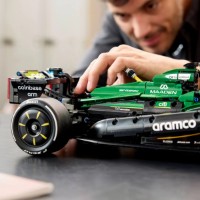 Set de construcție Lego Technic: Aston Martin Aramco AMR25 F1 (42240) imaginea #6 — magazin online Desire.md