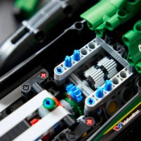 Set de construcție Lego Technic: Aston Martin Aramco AMR25 F1 (42240) imaginea #7 — magazin online Desire.md