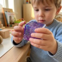 Antistress Essa Toys Magic Glitter Ice Cube 5x5x5cm Purple (176247) imaginea #3 — magazin online Desire.md