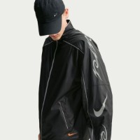Мужская куртка Nike Sportswear Graphic Black/Light Smoke Grey/Safety Orange, s.XL фото №5 — интернет-магазин Desire.md