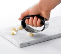 Presă pentru usturoi Leifheit Knobi King (3146) imaginea #2 — magazin online Desire.md