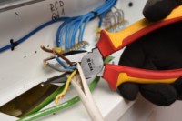 Плоскогубцы Yato YT-21152 фото №3 — интернет-магазин Desire.md