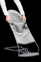 Șezlong pentru bebeluși BabyBjorn Bliss Sand Grey (006017A) imaginea #4 — magazin online Desire.md