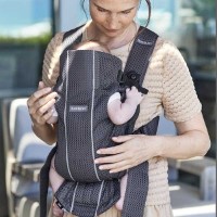 Marsupiu pentru copii BabyBjorn Mini Anthracite (021013E1) imaginea #2 — magazin online Desire.md