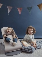 Șezlong pentru bebeluși BabyBjorn Bliss Sand Grey with Toy Bar (606117A) imaginea #3 — magazin online Desire.md