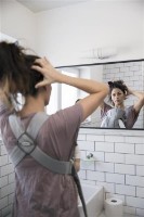 Marsupiu pentru copii BabyBjorn Mini Light Grey (021072E1) imaginea #4 — magazin online Desire.md