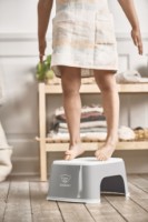 Înăltător baie BabyBjorn Step Stool Grey/White (061225A) imaginea #2 — magazin online Desire.md