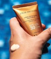 Солнцезащитный крем Christian Dior Bronze Beautifying Protective Creme Sublime Glow 50ml фото №3 — интернет-магазин Desire.md