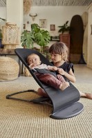 Șezlong pentru bebeluși BabyBjorn Bliss Charcoal Grey 3D Jersey imaginea #4 — magazin online Desire.md