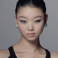 Creion pentru ochi Chanel Stylo Yeux Waterproof 944 Noir Egnimatique imaginea #2 — magazin online Desire.md