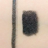 Creion pentru ochi Chanel Stylo Yeux Waterproof 944 Noir Egnimatique imaginea #3 — magazin online Desire.md