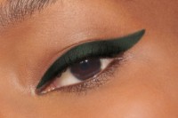 Creion pentru ochi Christian Dior Diorshow 24H Stylo Waterproof 471 Matte Green imaginea #3 — magazin online Desire.md