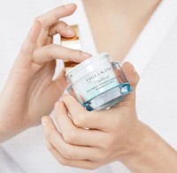 Крем для лица Estee Lauder Day Wear Anti-Oxidant 72H-Hydration Sorbet SPF15 50ml фото №3 — интернет-магазин Desire.md