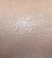 Iluminator Chanel Les Beiges Highlighting Fluid Pearly Glow 30ml imaginea #3 — magazin online Desire.md