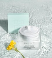 Cremă pentru față Givenchy Ressource Velvet Moisturizing Cream Anti-Stress 50ml imaginea #3 — magazin online Desire.md