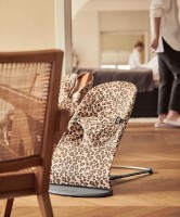 Șezlong pentru bebeluși BabyBjorn Bliss Beige/Leopard (006075A) imaginea #4 — magazin online Desire.md