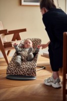 Șezlong pentru bebeluși BabyBjorn Bliss Beige/Leopard (006075A) imaginea #2 — magazin online Desire.md