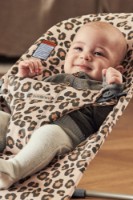 Șezlong pentru bebeluși BabyBjorn Bliss Beige/Leopard (006075A) imaginea #3 — magazin online Desire.md
