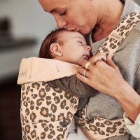 Marsupiu pentru copii BabyBjorn Mini Beige/Leopard (021075E1) imaginea #3 — magazin online Desire.md