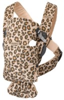 Marsupiu pentru copii BabyBjorn Mini Beige/Leopard (021075E1) imaginea #1 — magazin online Desire.md