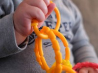 Игрушка-прорезыватель Bright Starts Lots Of Links 24rings (8664) фото №4 — интернет-магазин Desire.md