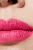 Помада для губ Chanel Rouge Allure Velvet Luminous Matte 42 L'Eclatante фото №3 — интернет-магазин Desire.md