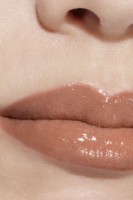 Ruj de buze Chanel Rouge Coco Flash Vibrant Shine 53 Chicness imaginea #3 — magazin online Desire.md