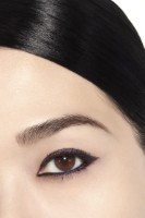 Creion pentru ochi Chanel Stylo Yeux Waterproof 926 Purple Choc imaginea #3 — magazin online Desire.md