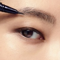 Stilou pentru sprâncene Estee Lauder Featherlight Brow Enhancer 06 Chestnut imaginea #3 — magazin online Desire.md