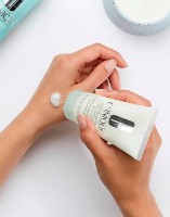 Cредство для снятия макияжа Clinique Naturally Gentle Eye Makeup Remover 75ml фото №3 — интернет-магазин Desire.md